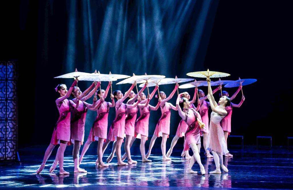 比赛节目的精彩演出