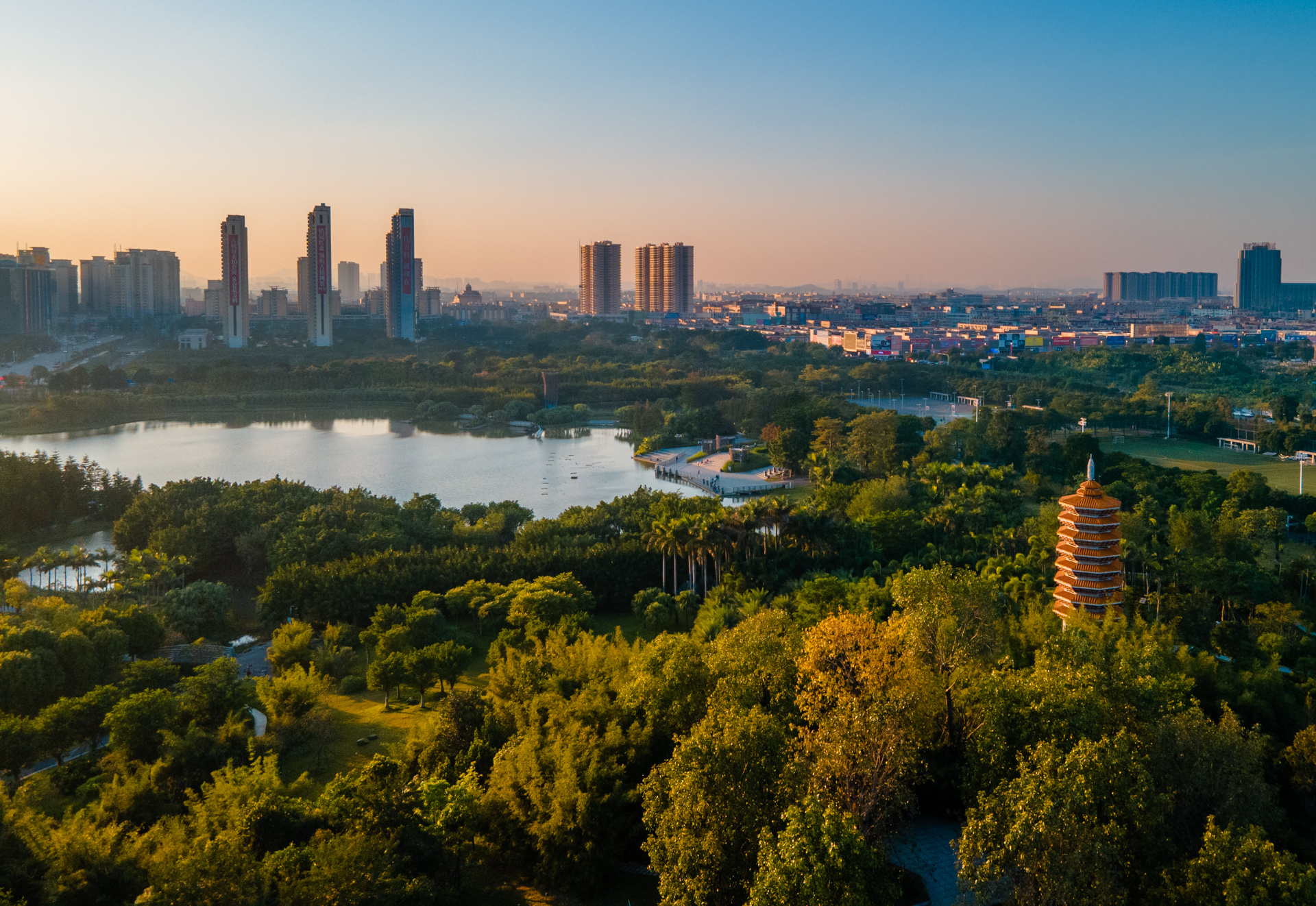 中山古镇灯都生态湿地公园:一湖诗画 满园美景