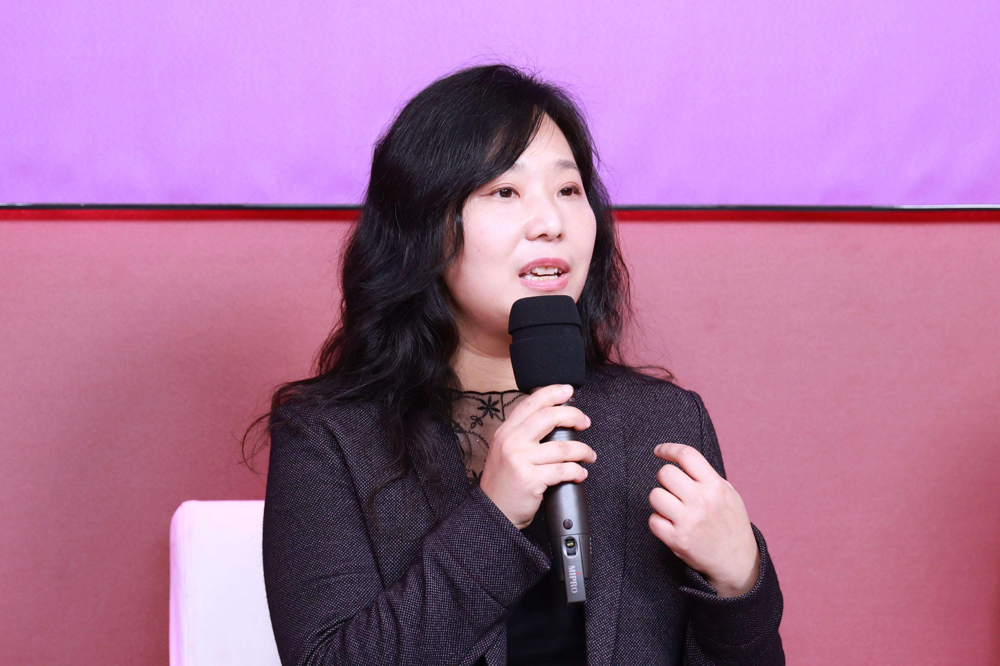 红线女艺术中心副主任 黄芳_副本.jpg