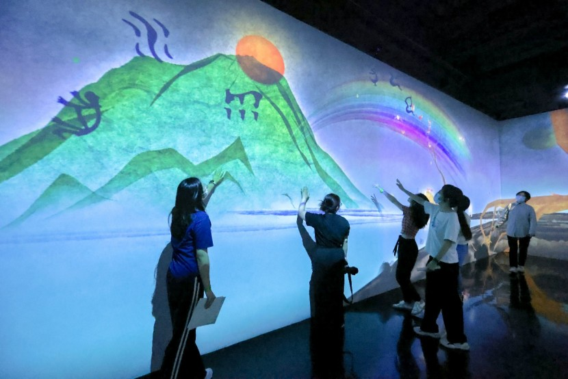 科技艺术跨界融合！ “镜花水月——汉字文化虚拟体验之旅”亮相文博会