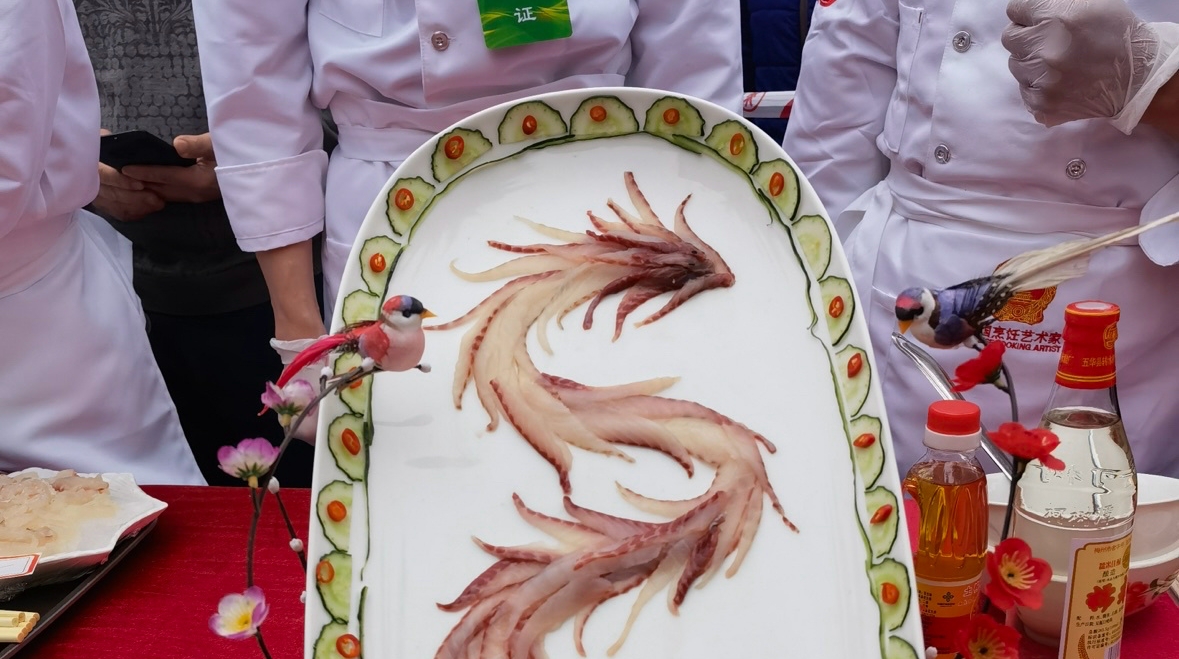 “唔食鱼生就冇人生”，梅州五华百桌鱼生宴喜迎广大市民游客