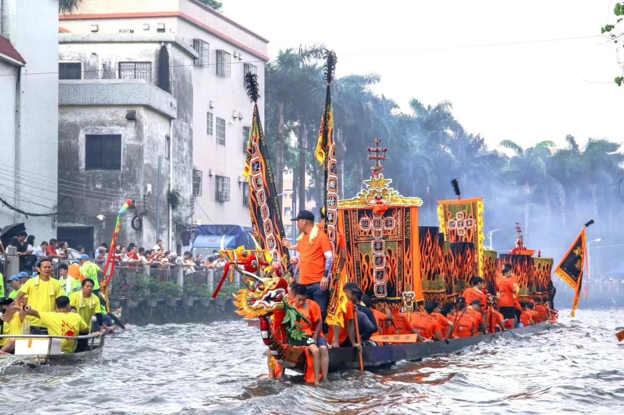 The distinctive vibrancy of Ronggui's dragon parade, courtesy of the interviewee.jpg