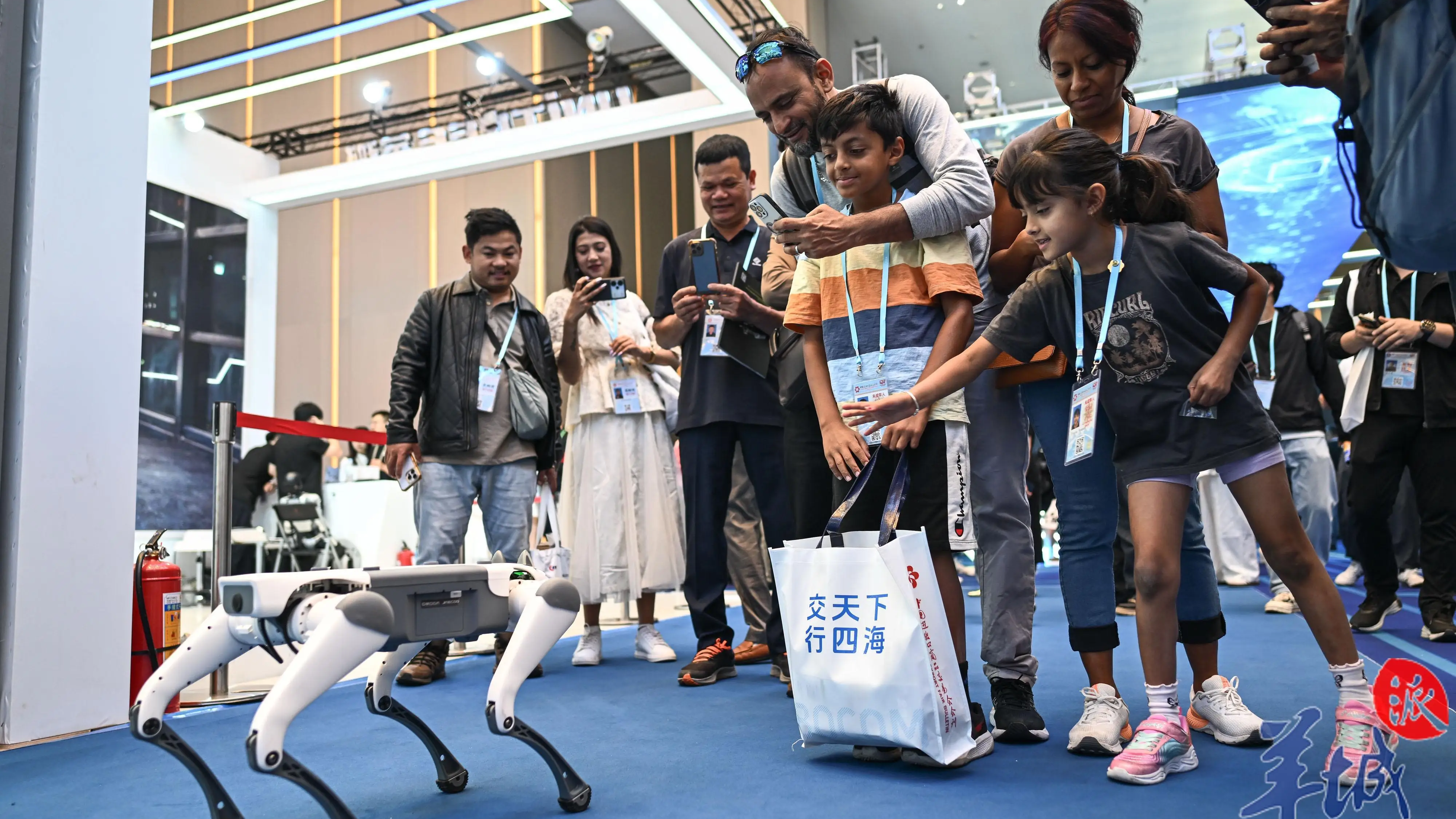 Guangdong robots shine at Canton Fair