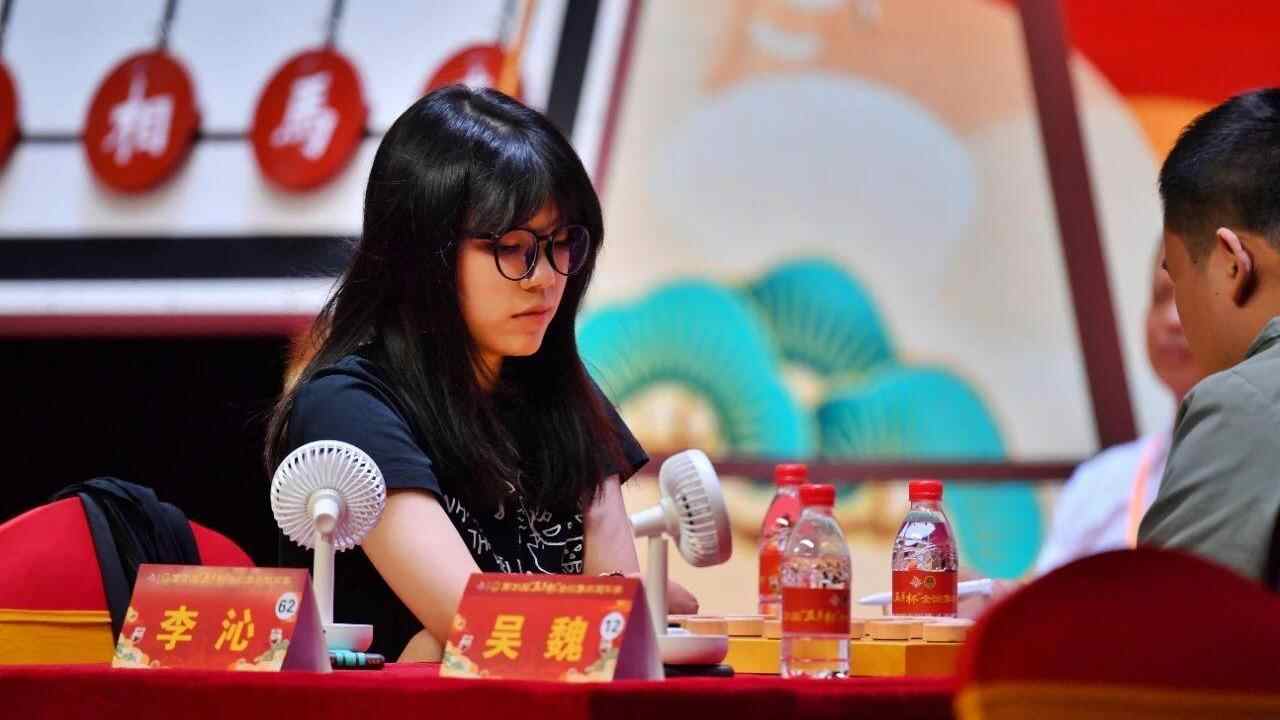 Chess masters meet in Guangzhou: enjoying both competition and dim sum