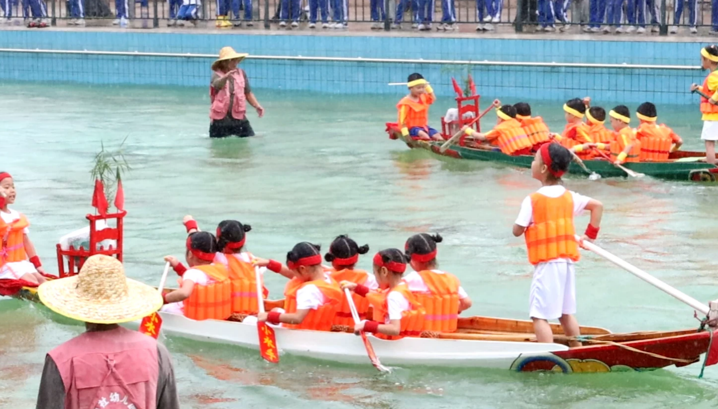 Os participantes das corridas de barcos-dragão em Shantou têm, em média, apenas 5 anos de idade!