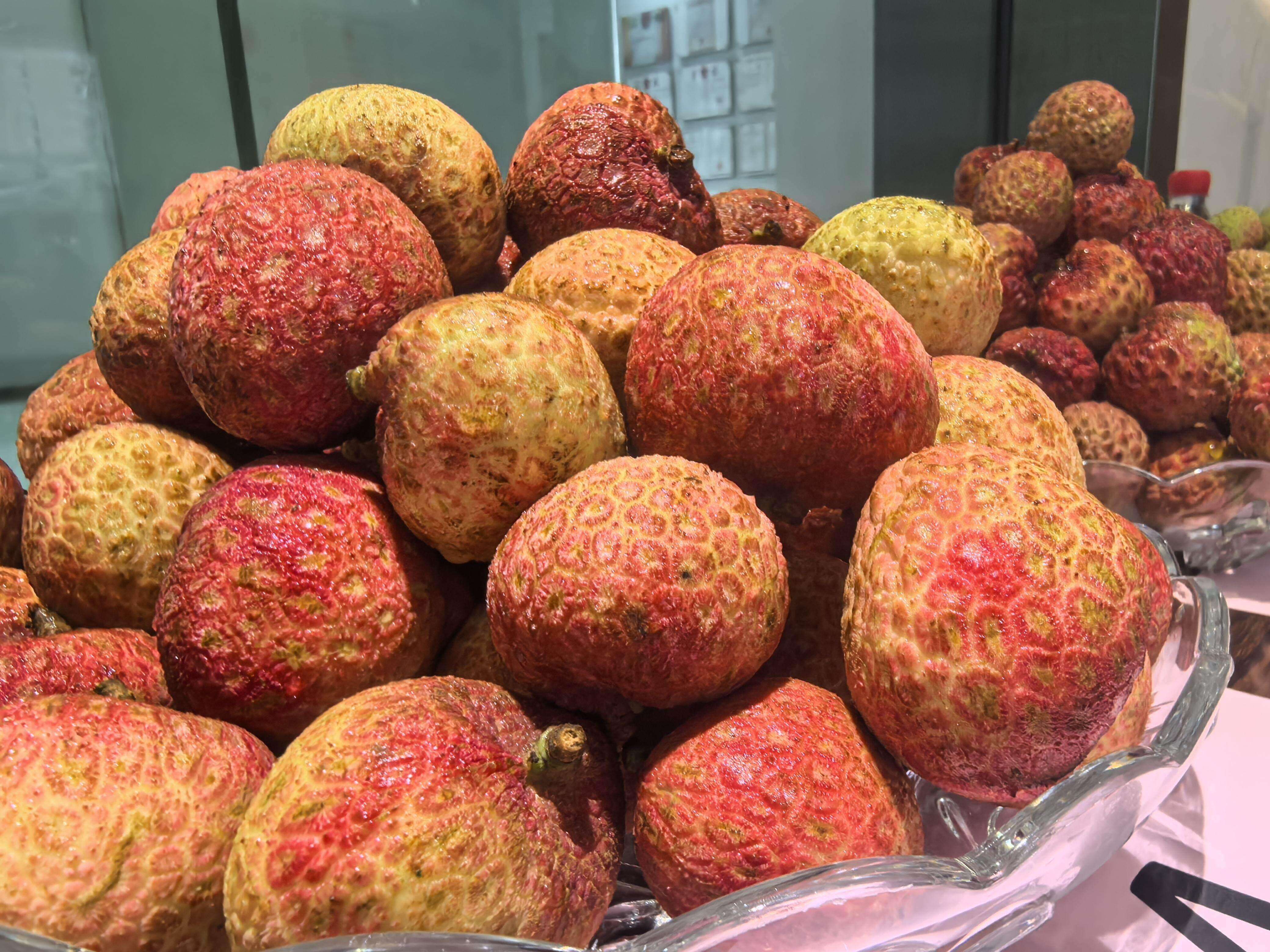 Over 200 premium lychee varieties on display in Guangzhou