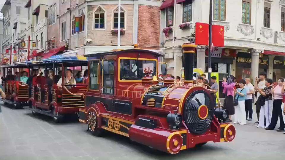 Free Weekend Rides! Retro Tram Debuts in Shantou Small Park