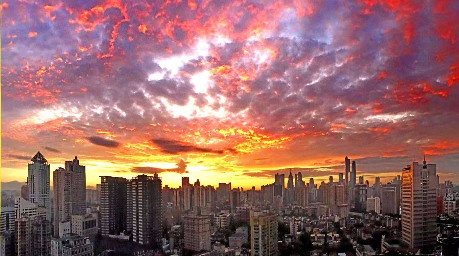  Guangzhou's Sky Magic: Double Rainbow & Fiery Clouds!