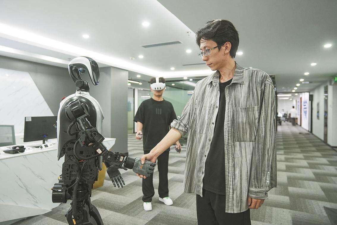  Humanoid robot sector records over 100 financing deals in 2025