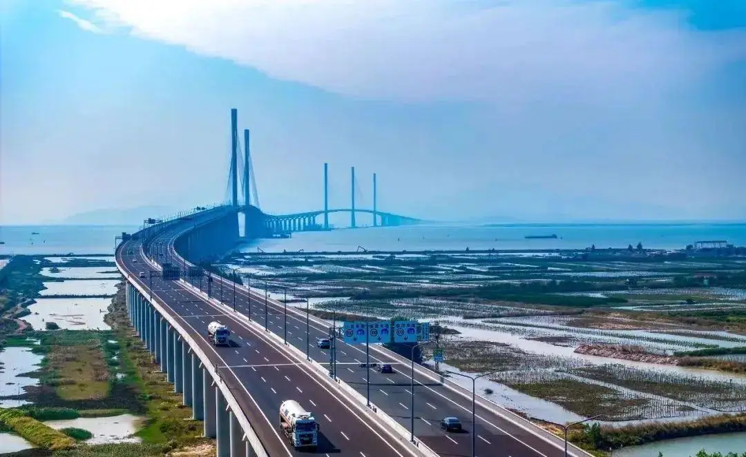  Huangmaohai Cross-Sea Passage receives 'Global Road Achievement Award'