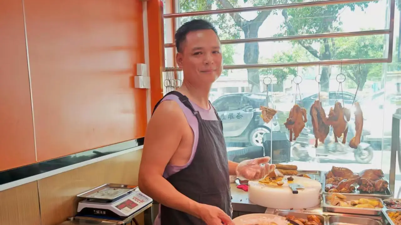  'Meal No. 2' goes viral: a restaurateur offers free meals for nine years