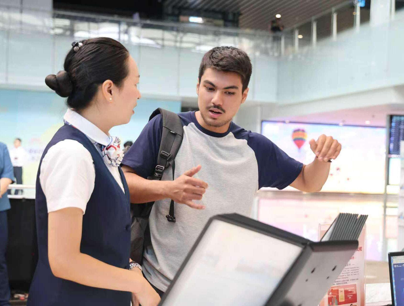  Guangzhou airport launches 'one-counter, all-services' for foreign nationals