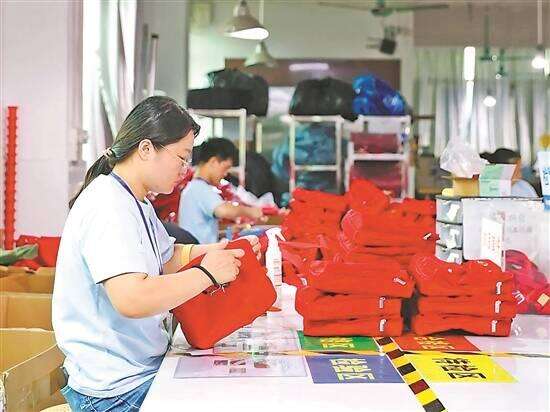  Gift bags for China's V-Day military parade made in Guangzhou