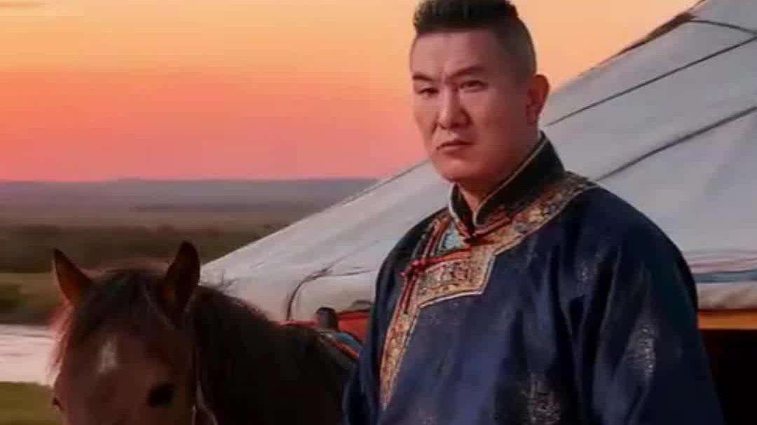  【视频】“馆长”开启内蒙行，网友AI狂P图称其为“内蒙汉子!”