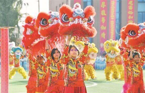  Lingnan intangible cultural heritage blossoms in Xinjiang