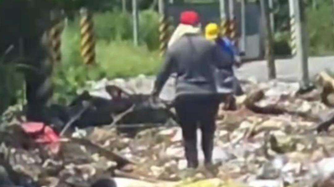  【视频】台湾花莲堰塞湖溢流致14人死亡！