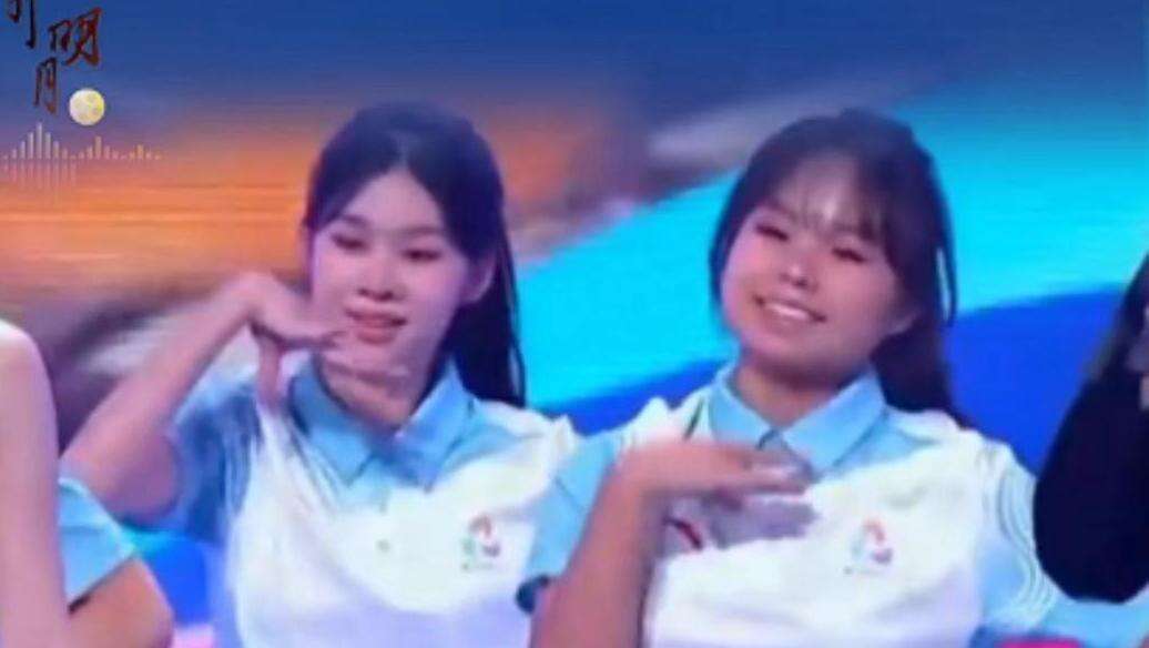  【视频】全运会制服亮相“湾区升明月”晚会舞台