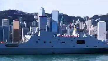  【视频】中国海军舰艇抵港开放给市民参观，众多香港学生踊跃报名