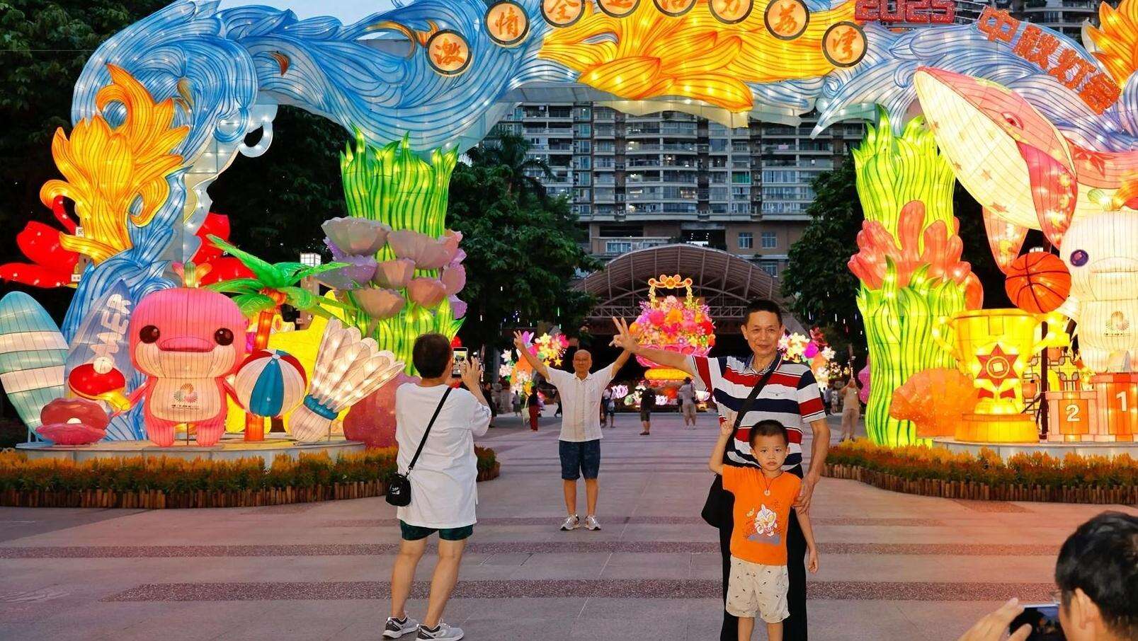  Trial Lighting for Guangzhou Cultural Park “Mid-Autumn Lantern Festival”! Lantern Versions of “Xiyangyang” and “Lerongrong” Made Their Debut