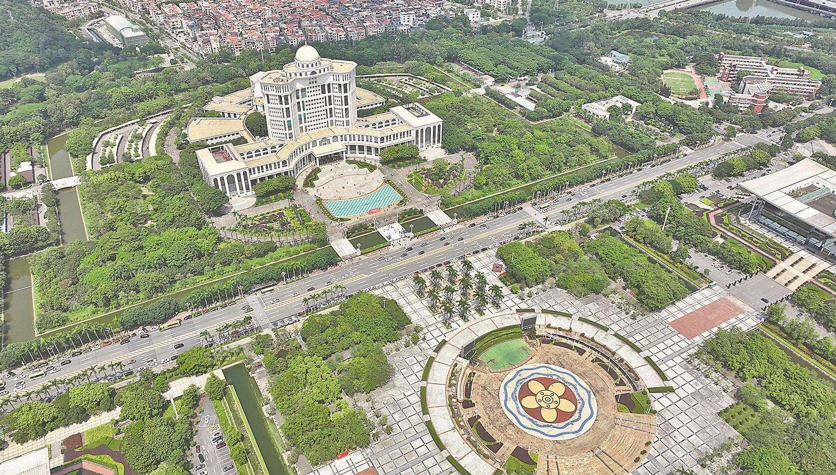  “公家”停车位假期免费开放 机关大院成热门“打卡地”