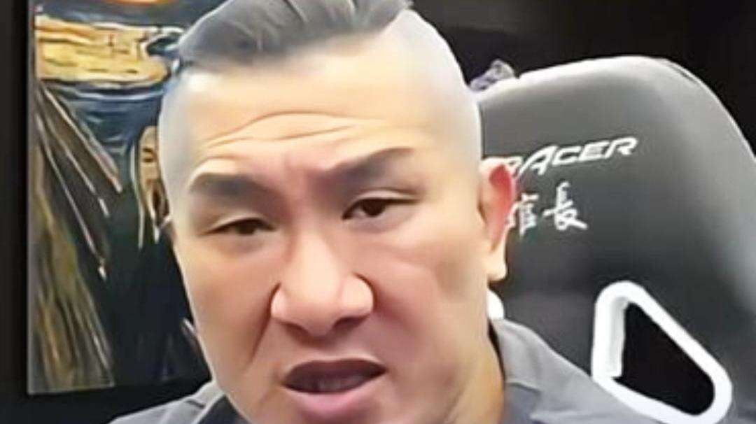  【视频】台湾网红“馆长”直播送上国庆祝福