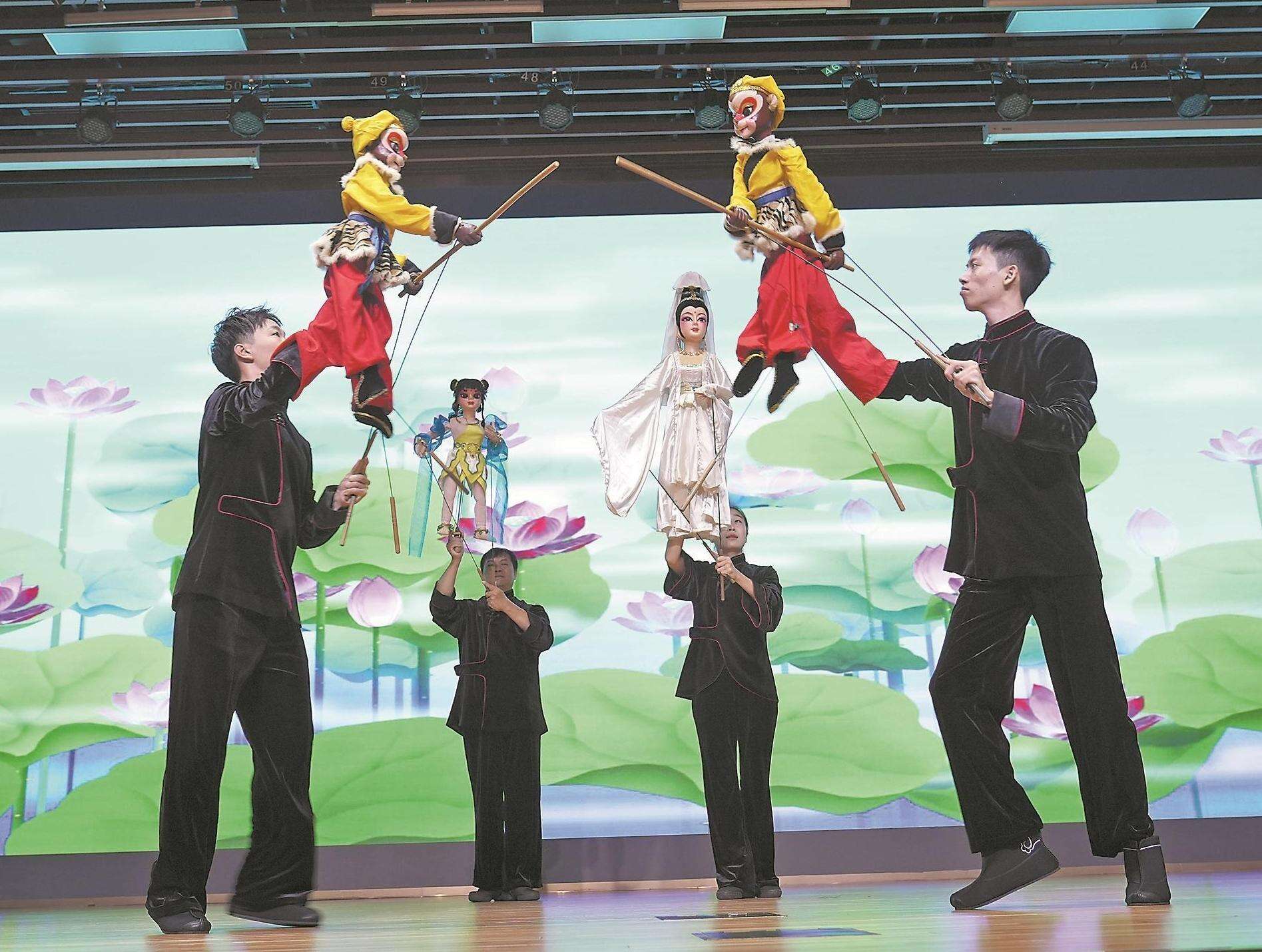 广州图书馆为读者送来假日“文化大餐”