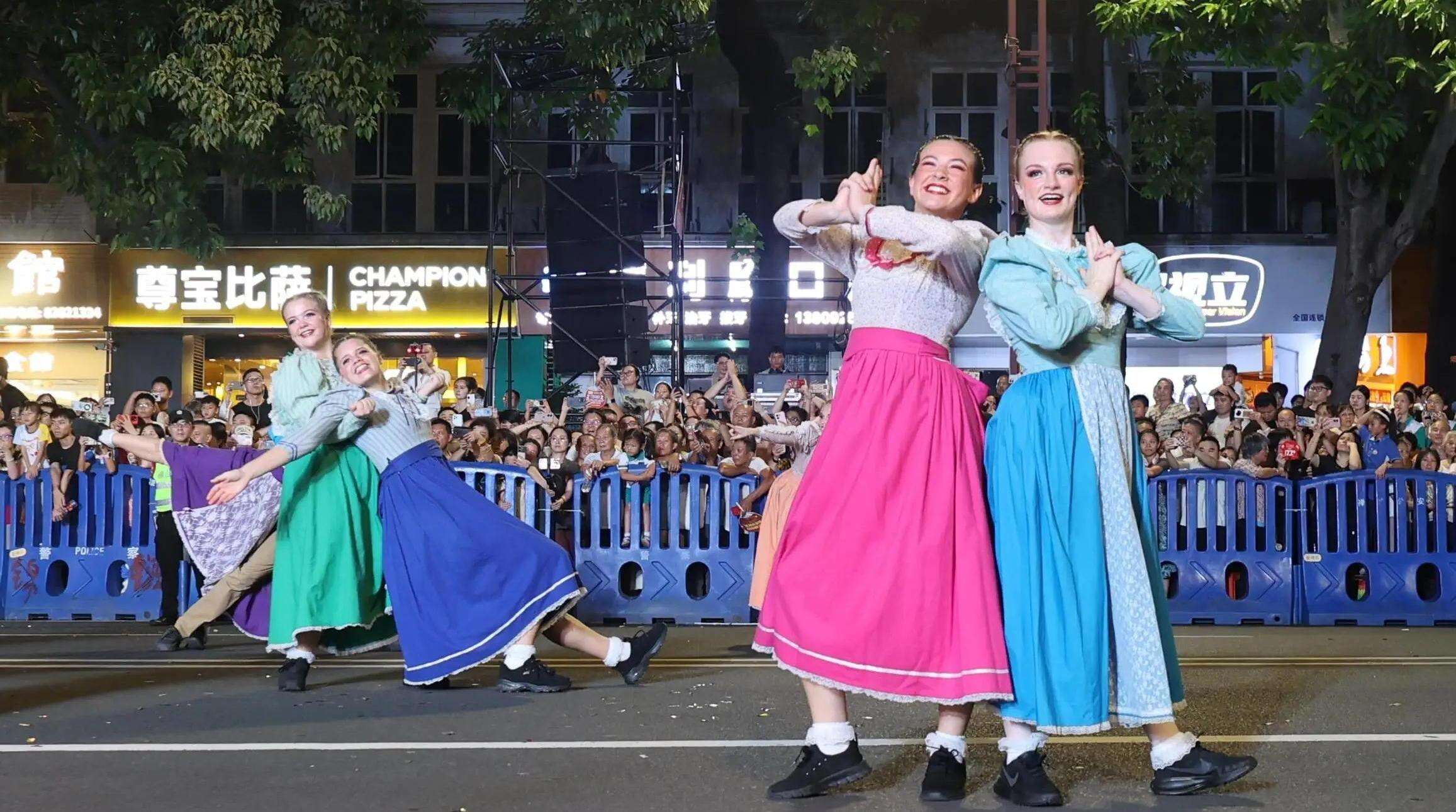  Foshan Qiuse Parade commences cultural splendor