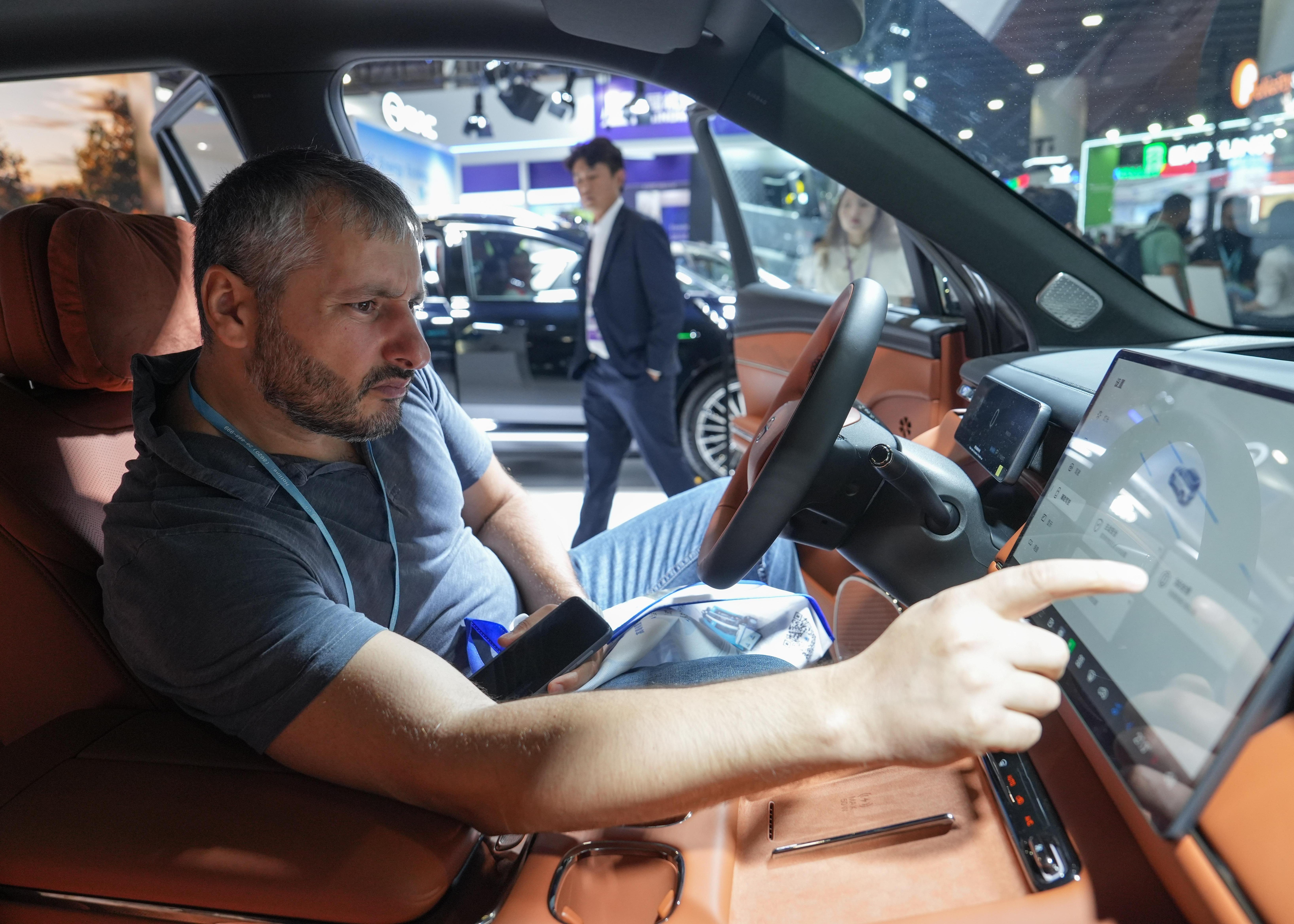  New energy vehicles wow at Canton Fair with cross industry appeal