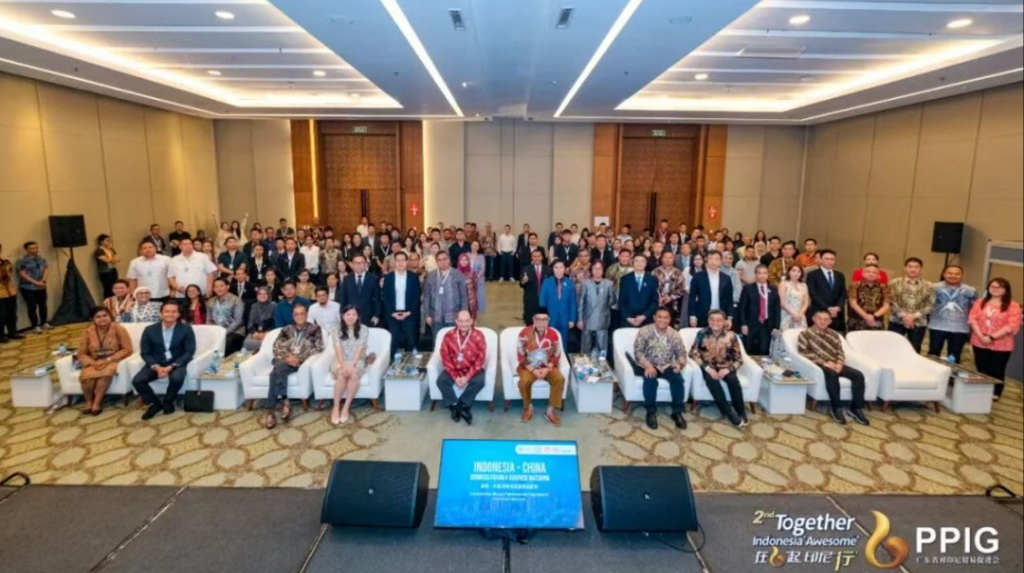  中印尼高层商业论坛在雅加达成功举行