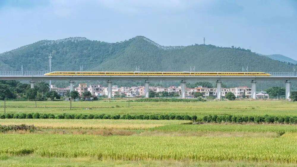  Poster丨385km/h! Guangzhou-Zhanjiang High-Speed Railway Reaches Record Speed in Test