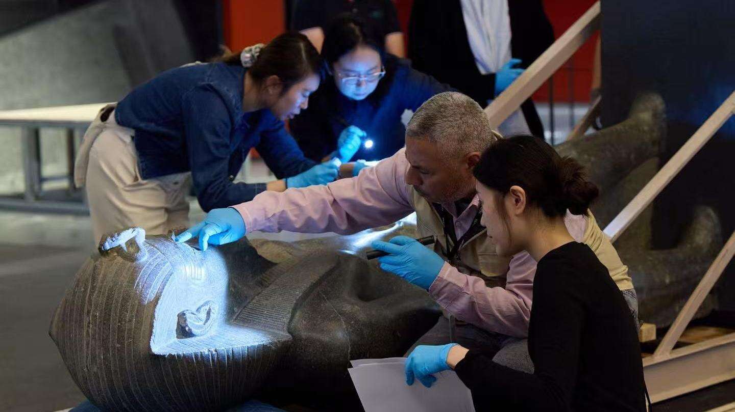  【视频】在香港故宫文化博物馆“开箱”古埃及法老石像