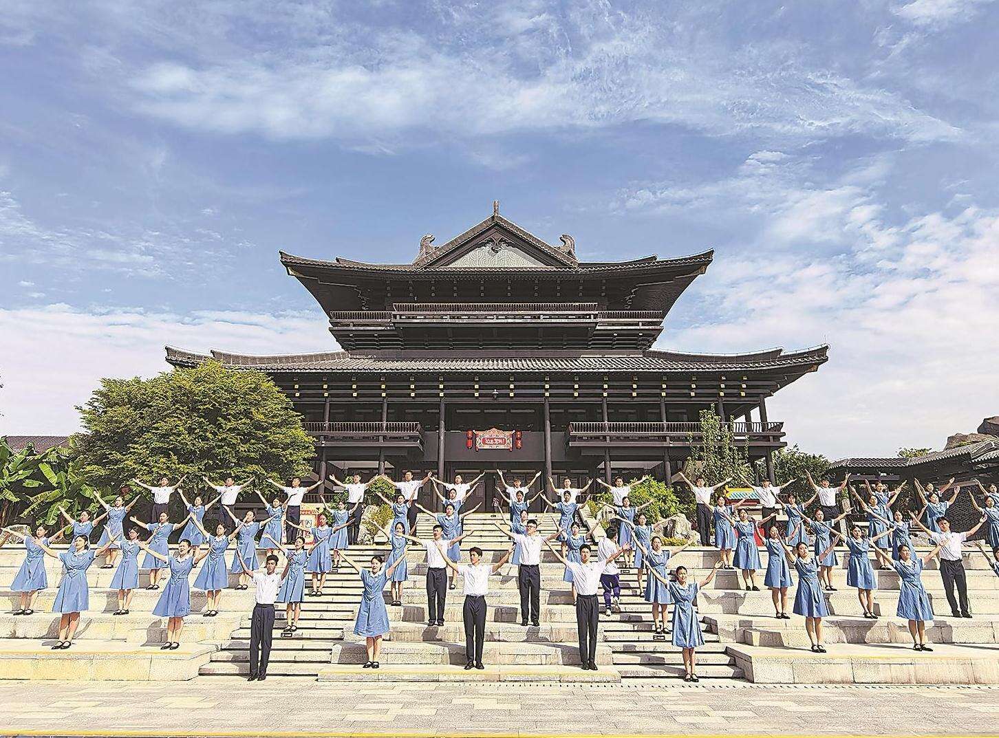 广州市民以多元形式演绎十五运会会歌《气势如虹》