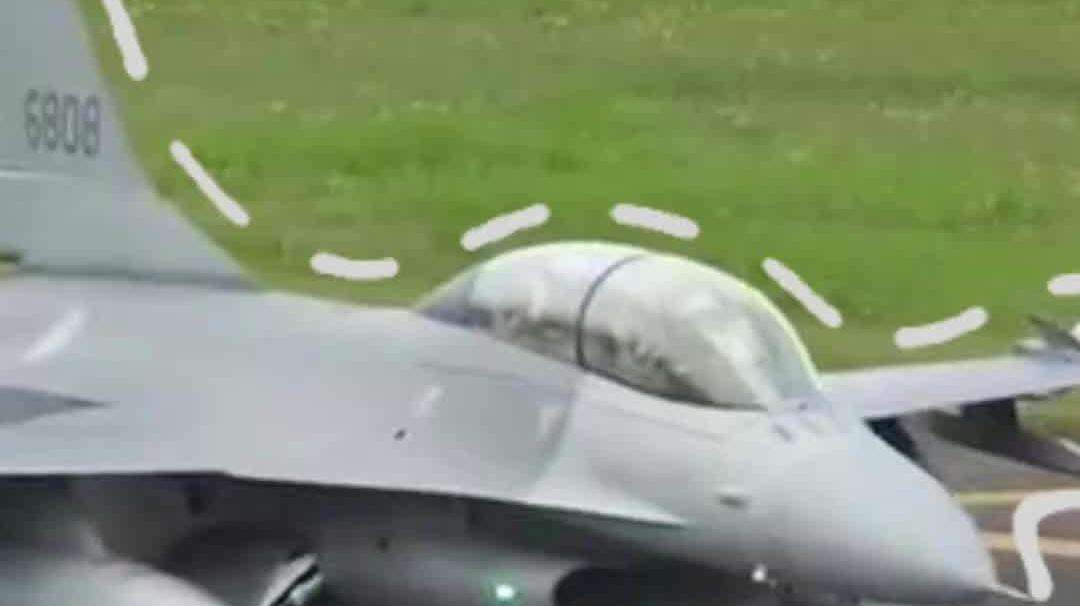  【视频】国民党籍民意代表徐巧芯改词《隐形的战机》，讽台当局买美国F-16V