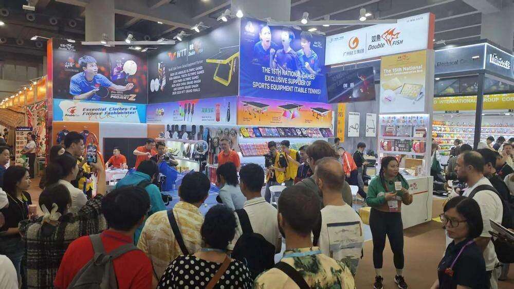 Smart sports gear shines at Canton Fair with AI-powered innovations