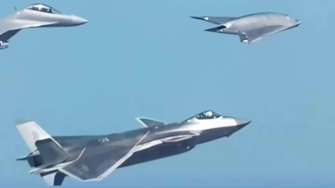  【视频】中国空军新机型霸气亮相，“三机同框”震撼献礼！