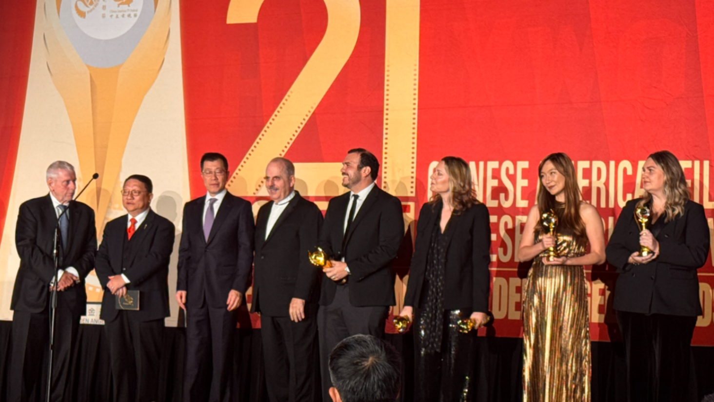  2025中美影视双节落幕，大鹏马丽张鲁一宋佳获奖｜美国快讯