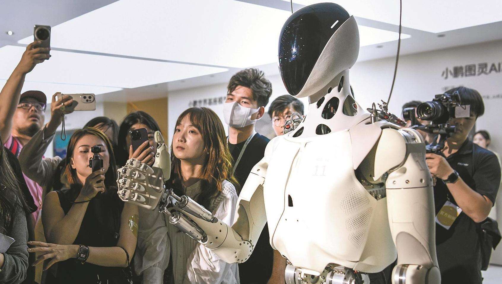  全运会上奏乐 广东人形机器人奏响产业化序曲