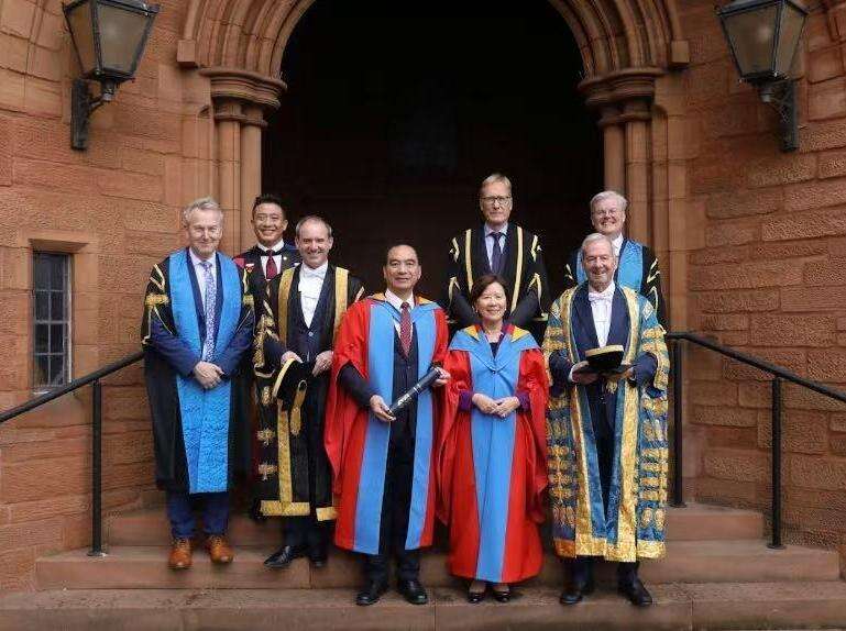  开创性研究阿尔茨海默病，香港科大校长叶玉如获授斯特拉斯克莱德大学荣誉博士学位