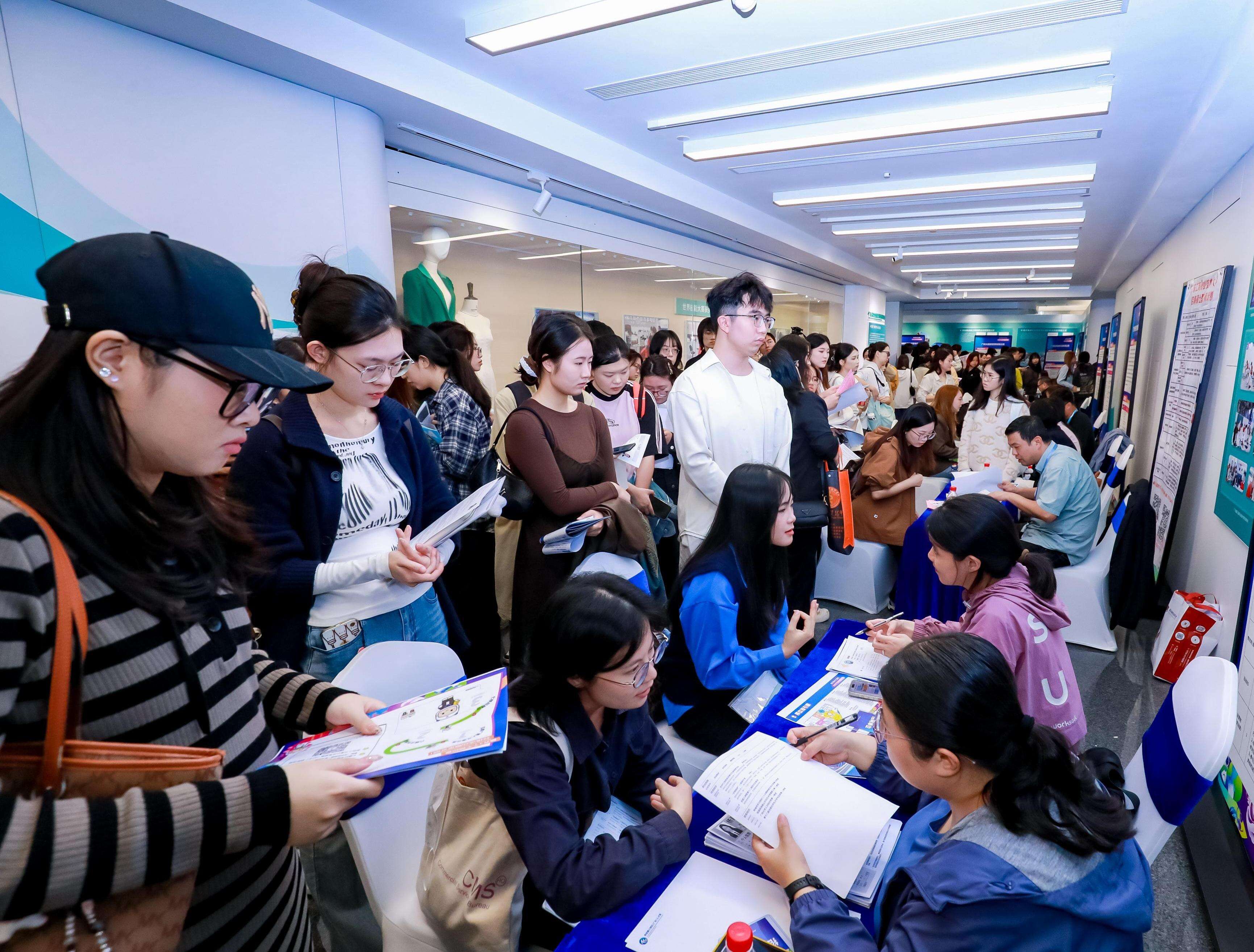 Over 18,000 jobs offered at cultural talent fair under 'Millions of Talents Gather in Guangdong' initiative