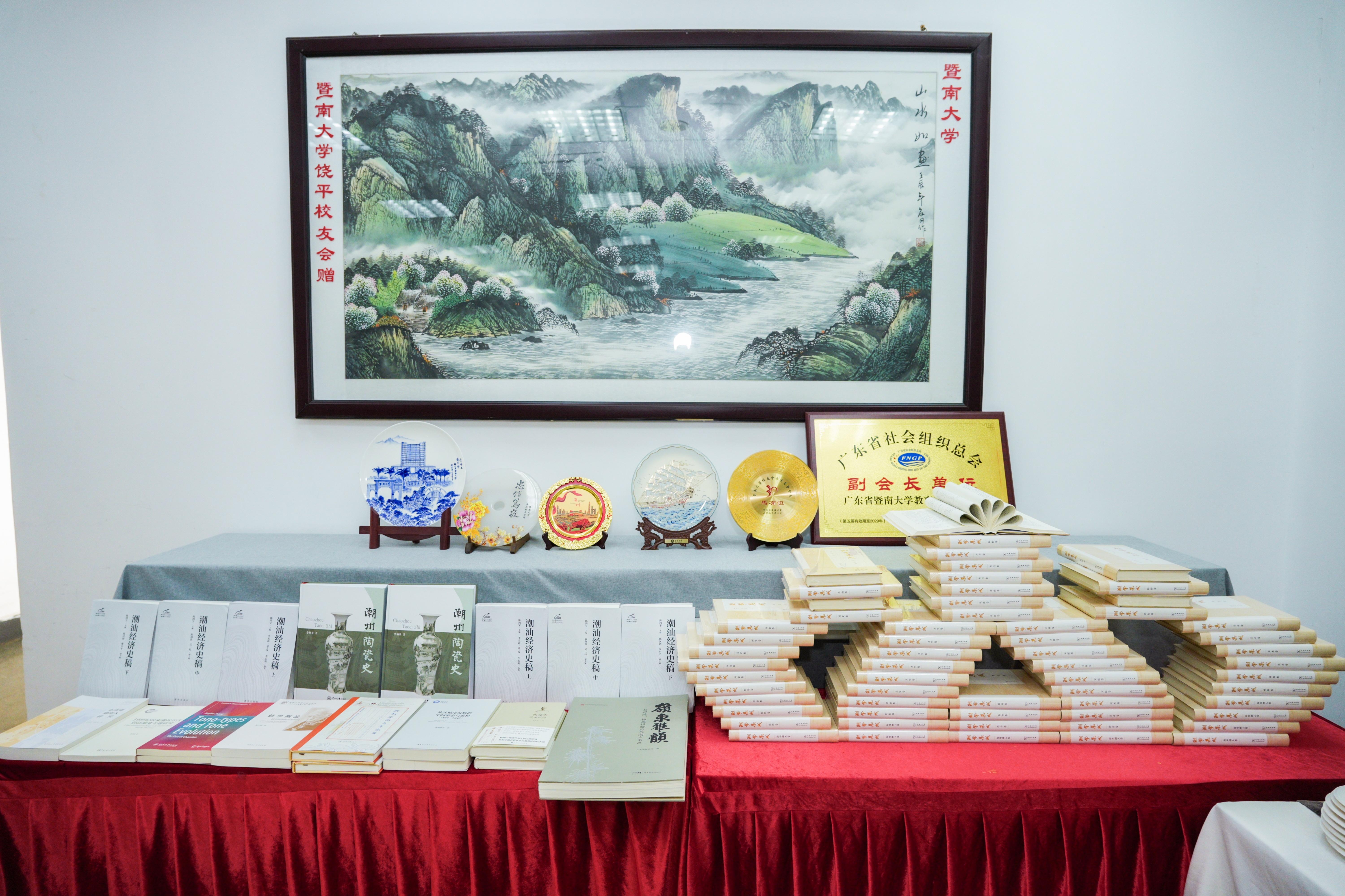  里程碑成果《潮学集成》在穗发布！第二届潮学奖颁奖，吴国钦黄挺获终身成就奖