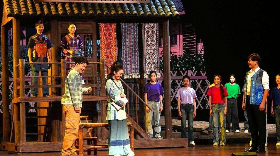 Pertunjukan musik etnis “Beyond the Mountains” perdana di Guangzhou, menampilkan transformasi luar biasa Lianshan