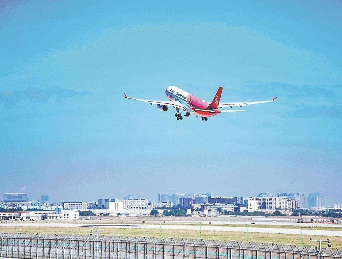 深圳机场迈入"三跑道时代" 可满足各类大型客机起降