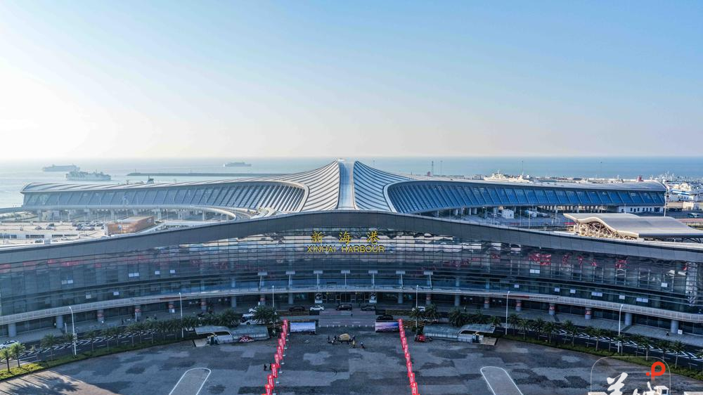 Hainan Free Trade Port launches island-wide customs closure