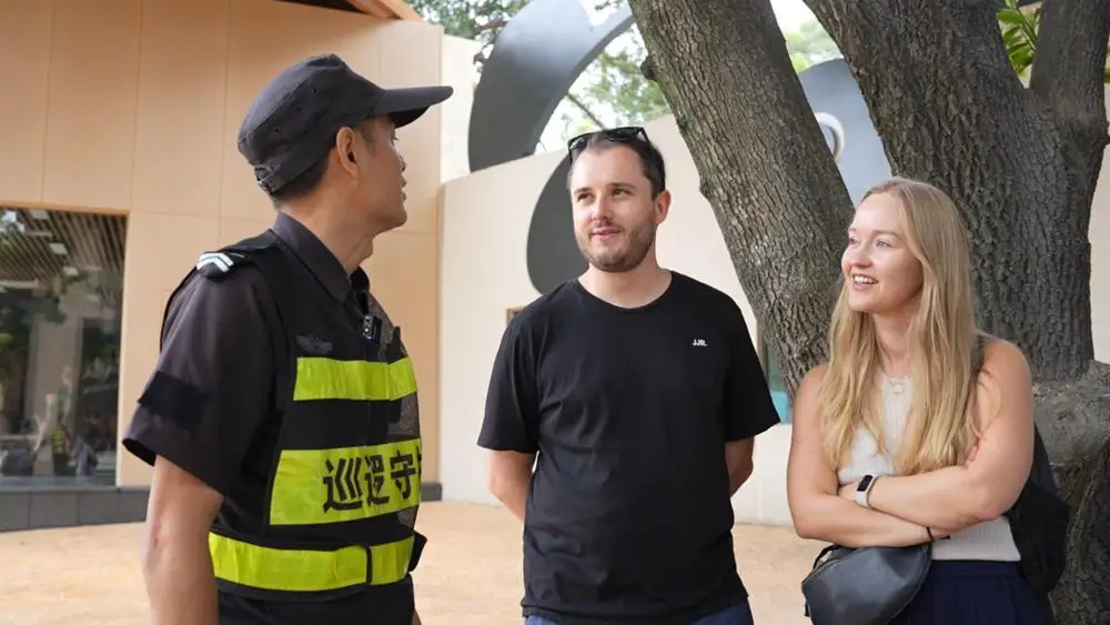 Security guard at Guangzhou Zoo goes viral for his fluent English