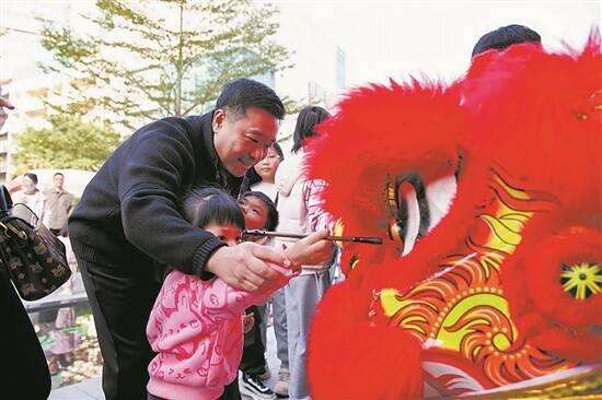  Intangible cultural heritage 'Lion Dance' bridges generations in Foshan community