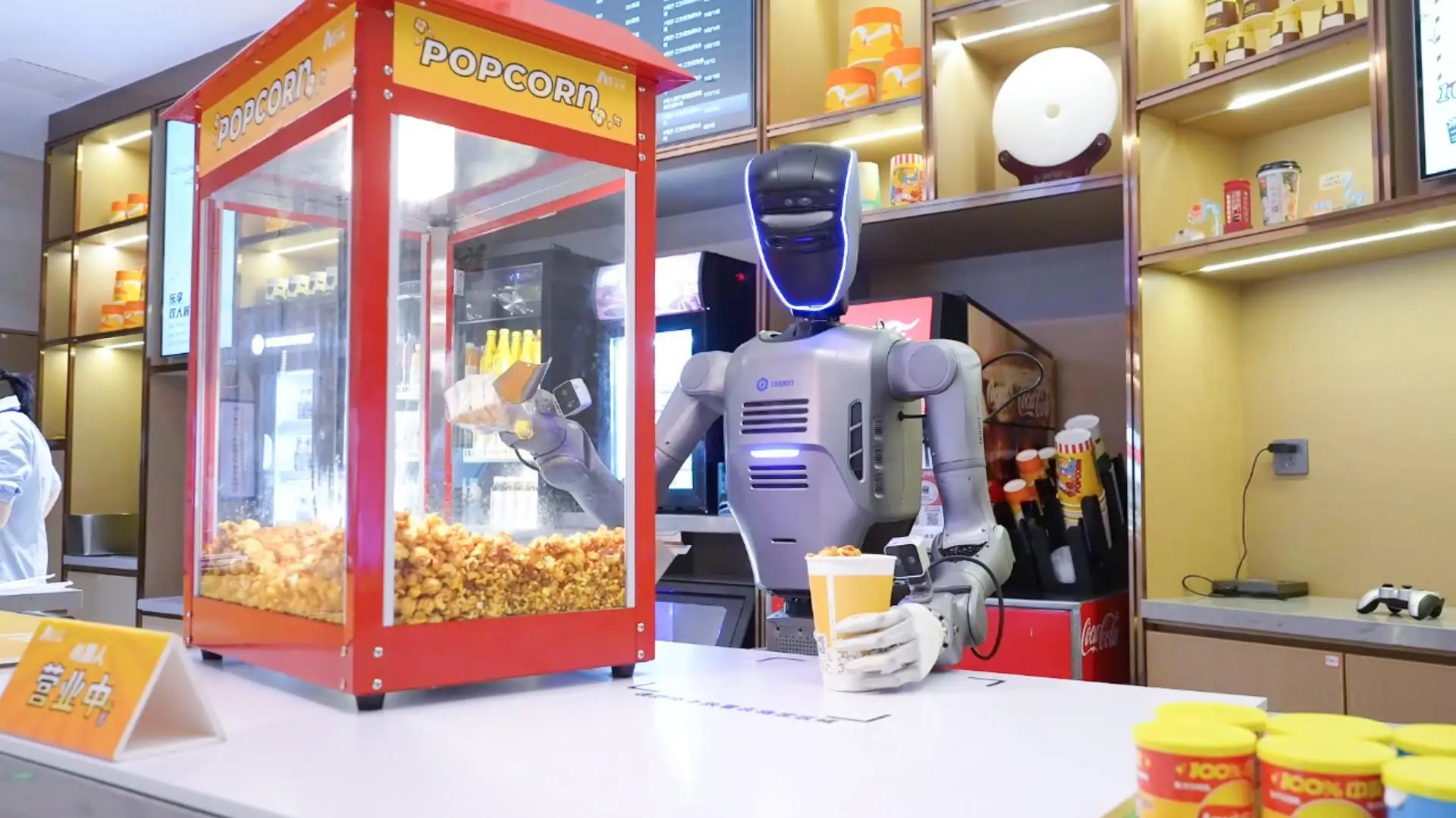  Humanoid robot in cinema autonomously sells over 1,000 cups of popcorn in 14 hours