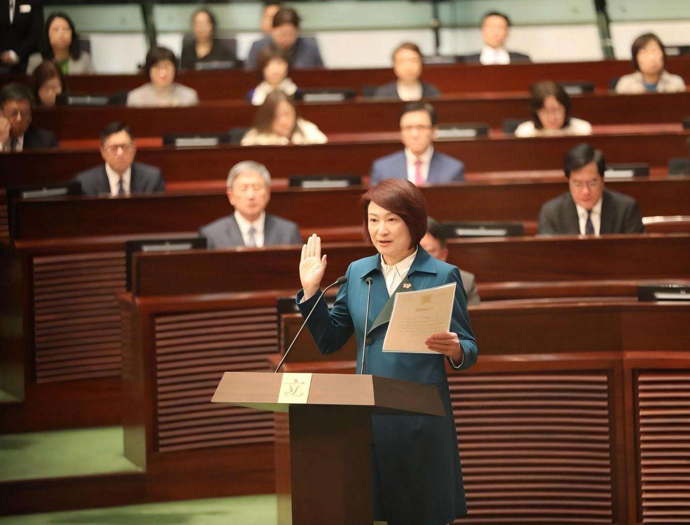 【视频】李慧琼当选香港特区第八届立法会主席